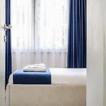 アパート Miku Apartment-modernly Designed Downtown ティラナ