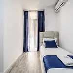 アパート Miku Apartment-modernly Designed Downtown ティラナ