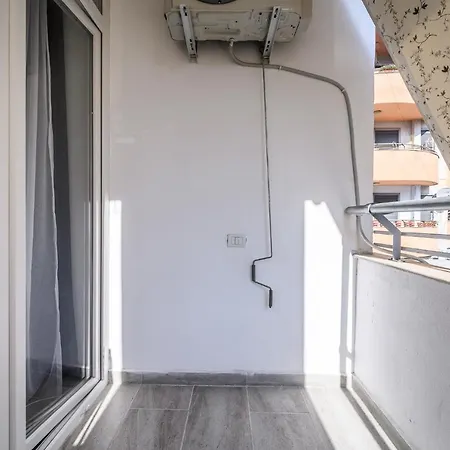 Miku Apartment-modernly Designed Downtown Apartment Tirana