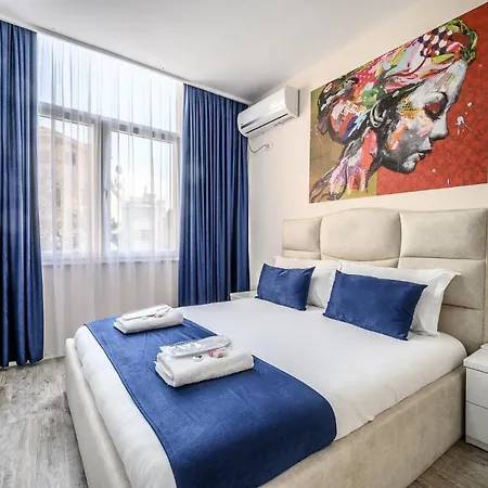 Miku Apartment-modernly Designed Downtown Апартаменты Тирана