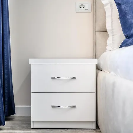 Miku Apartment-modernly Designed Downtown Тирана