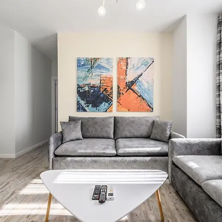 Miku Apartment-modernly Designed Downtown * Тирана